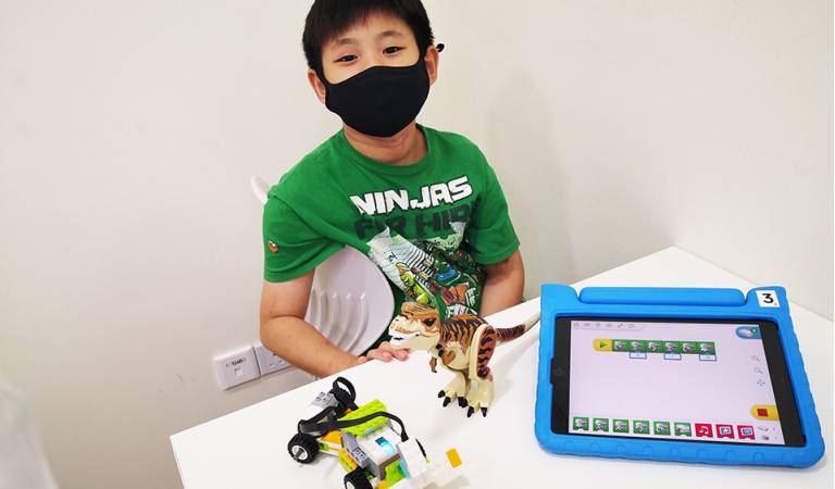 Building and coding with LEGO WeDo 2.0 is simply fun!